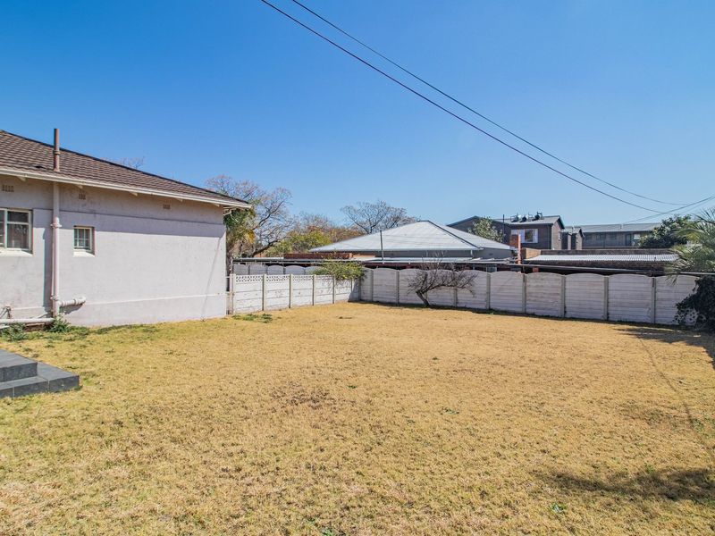 Spacious 3-Bedroom Home with Big Garden & Flatlet Potential – A Renovator’s Dream - Photo 4