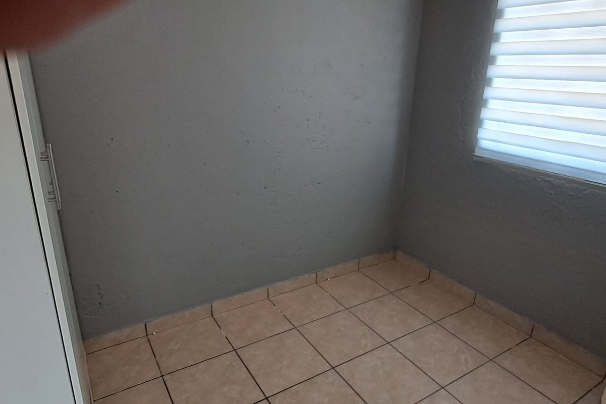 Neat sectional title flat in Madadeni J - Photo 5