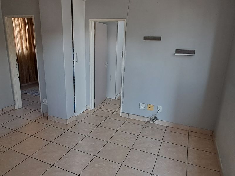 Neat sectional title flat in Madadeni J - Photo 10