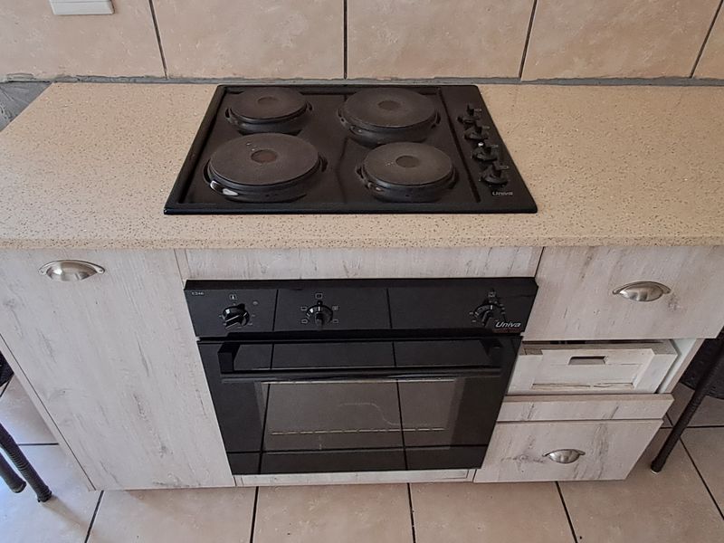 Neat sectional title flat in Madadeni J - Photo 8