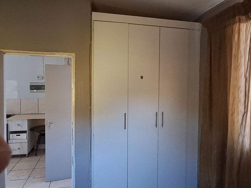 Neat sectional title flat in Madadeni J - Photo 7