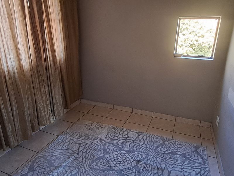 Neat sectional title flat in Madadeni J - Photo 4