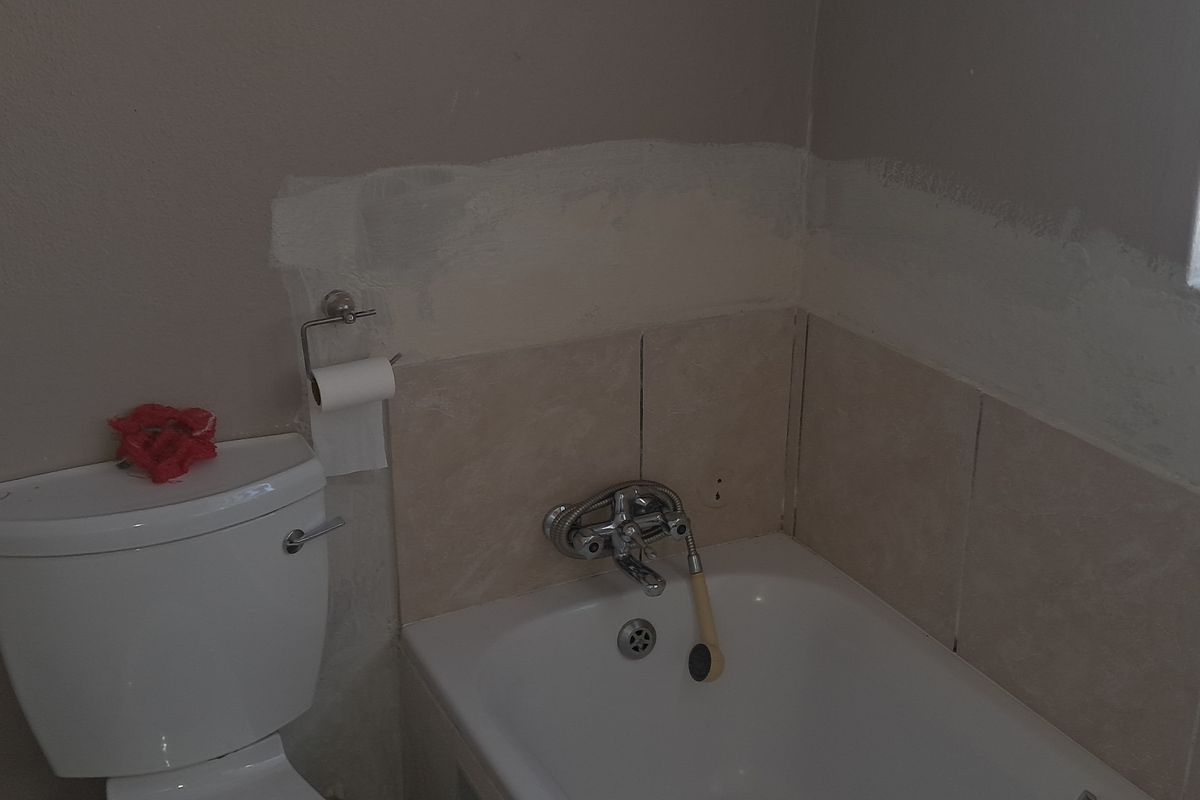 Neat sectional title flat in Madadeni J - Photo 2