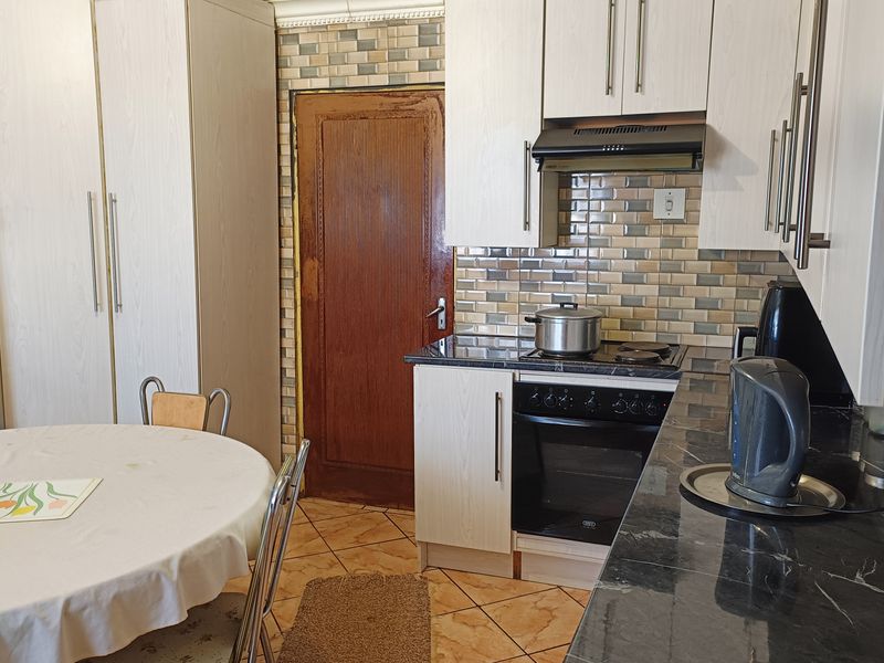 Welcome to stunning  family house - Photo 6