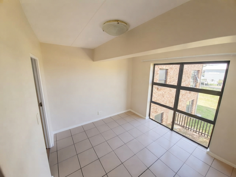 Two-bedroom, two-bathroom apartment to rent in Burgudy Estate - Photo 4