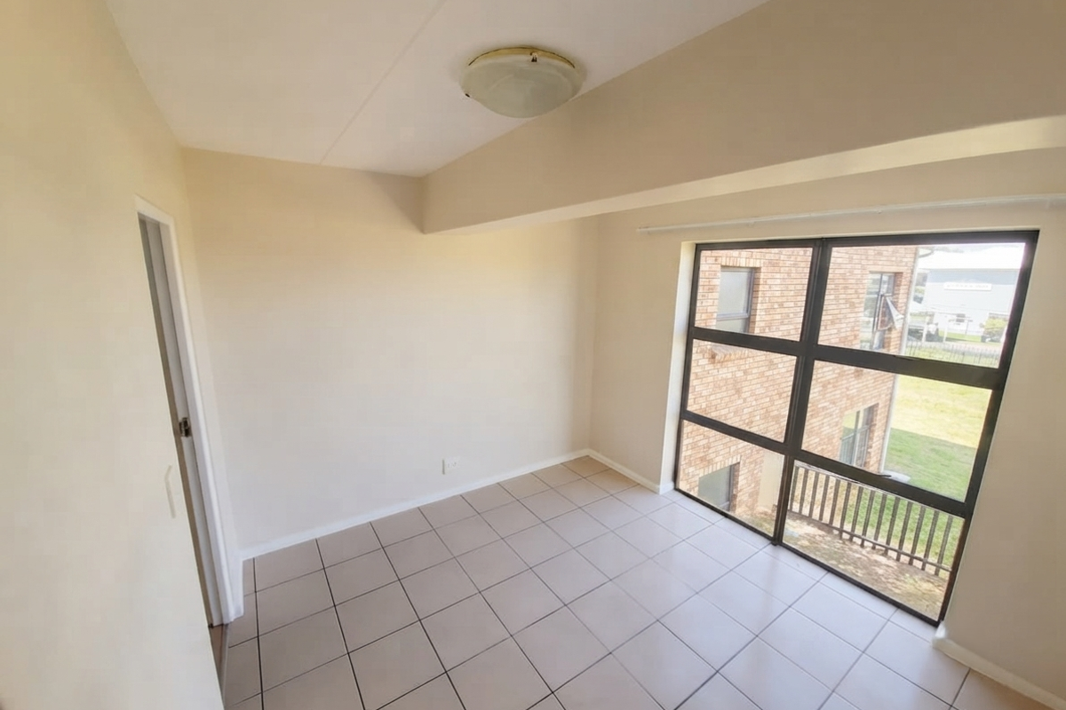 Two-bedroom, two-bathroom apartment to rent in Burgudy Estate - Photo 4