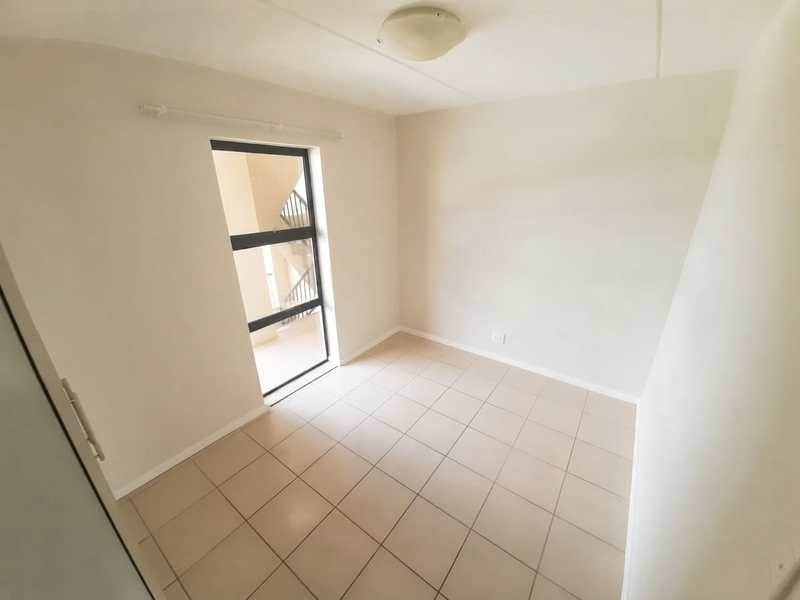 Two-bedroom, two-bathroom apartment to rent in Burgudy Estate - Photo 6