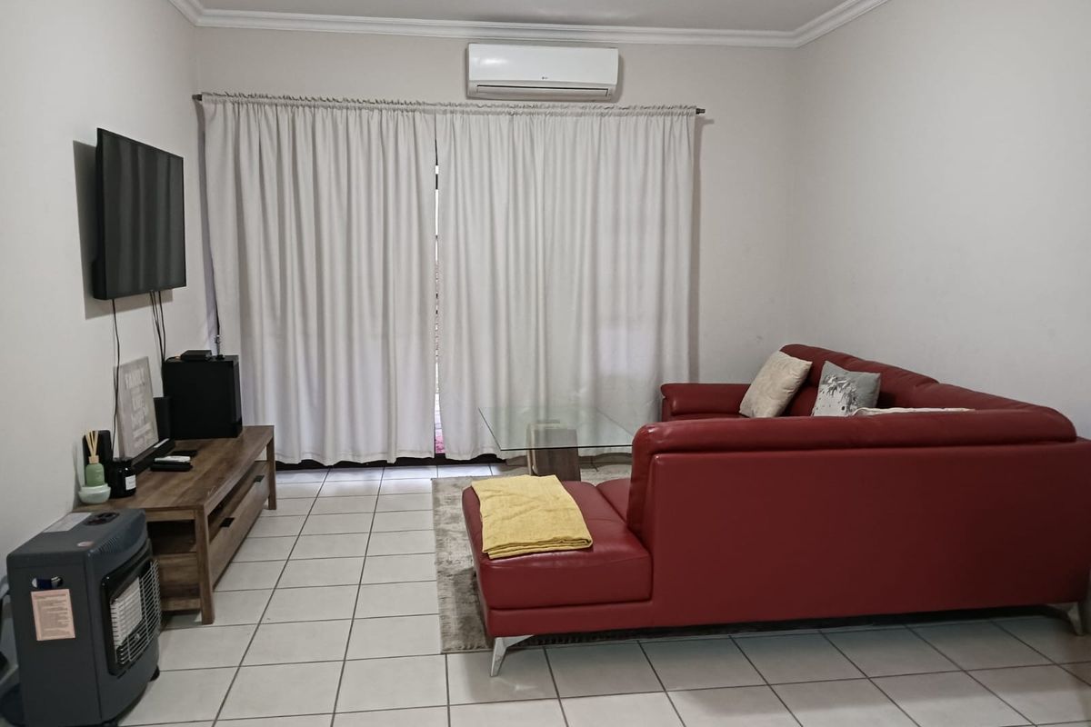 Stylish 3-Bedroom Home  in a secure complex - Photo 3