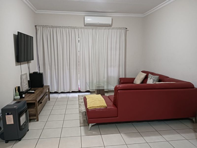 Stylish 3-Bedroom Home  in a secure complex - Photo 3