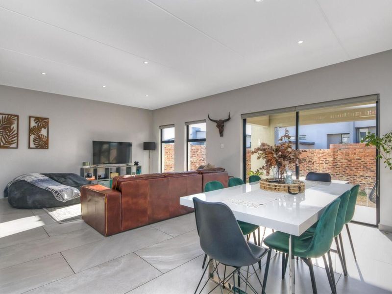 Spotless, Immaculate 3 Bedroom House in The Hutton Estate - Photo 8