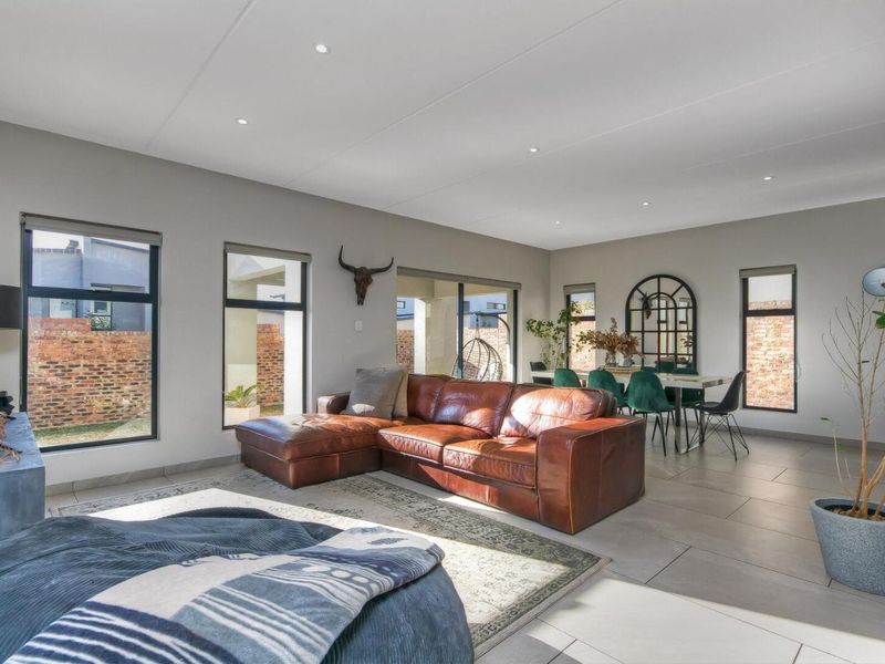 Spotless, Immaculate 3 Bedroom House in The Hutton Estate - Photo 9