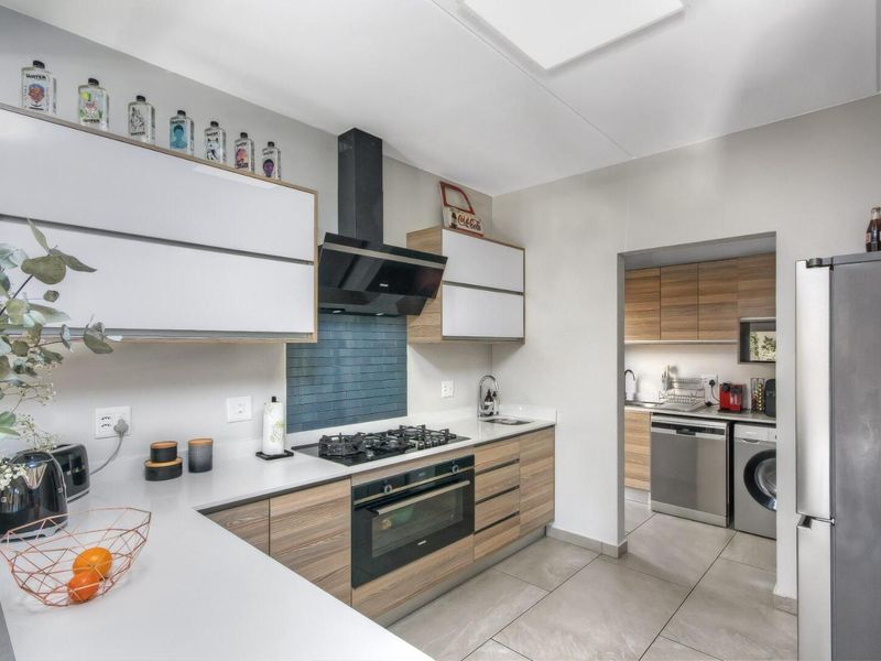 Spotless, Immaculate 3 Bedroom House in The Hutton Estate - Photo 2