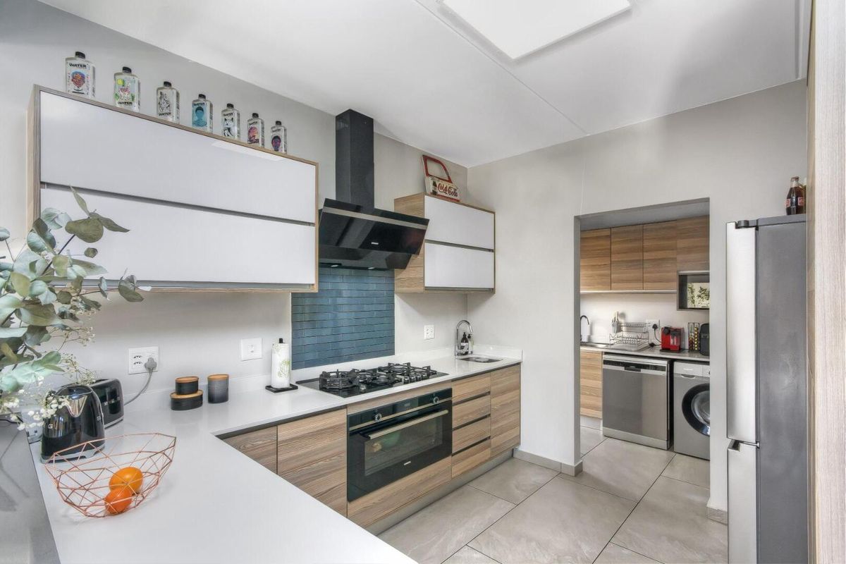 Spotless, Immaculate 3 Bedroom House in The Hutton Estate - Photo 2