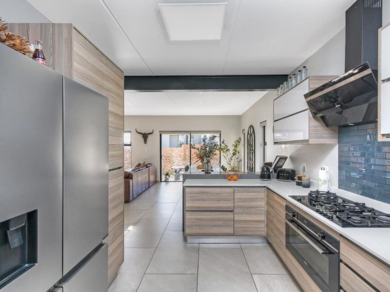 Spotless, Immaculate 3 Bedroom House in The Hutton Estate - Photo 4