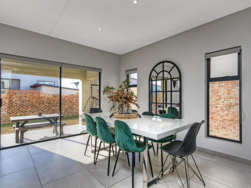 Spotless, Immaculate 3 Bedroom House in The Hutton Estate - Photo 6