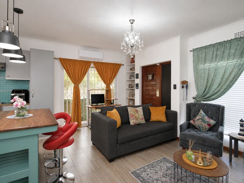 Secure and Stylish Gem in a Beautifully Maintained Complex - Photo 4