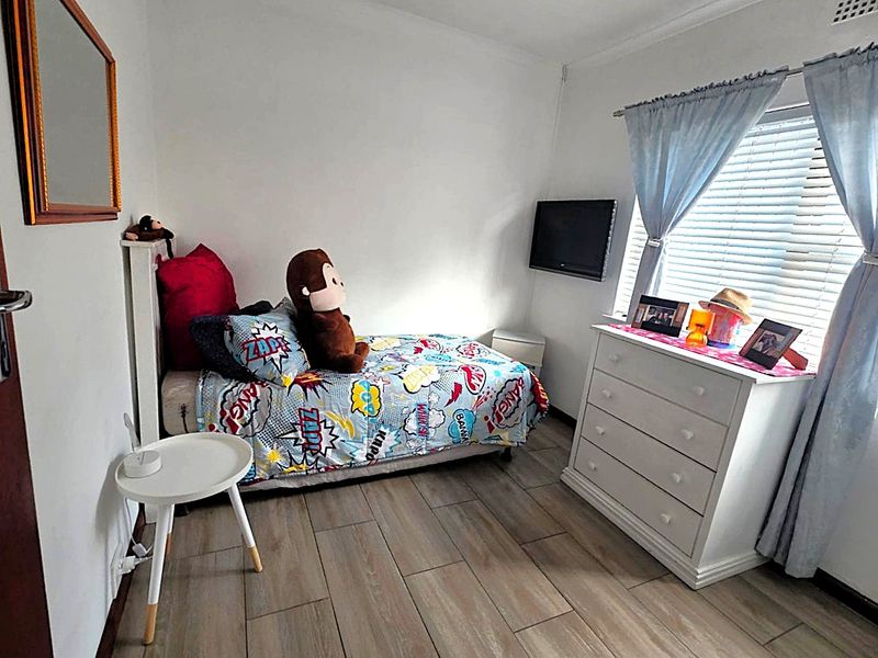 Secure and Stylish Gem in a Beautifully Maintained Complex - Photo 7