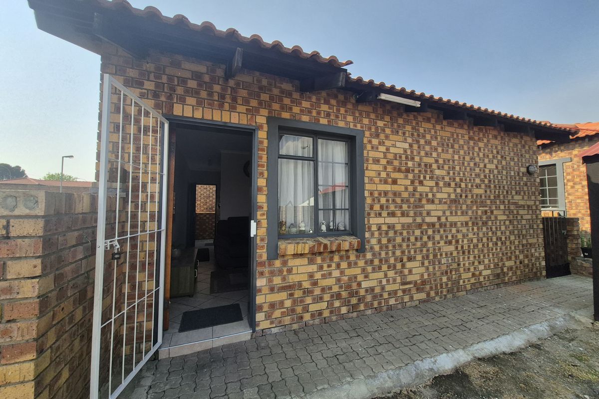 Modern Townhouse For Sale In A Safe & Secure Complex! - Photo 2