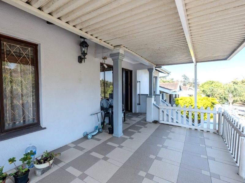 Modern & inviting townhouse in prime location - Photo 3