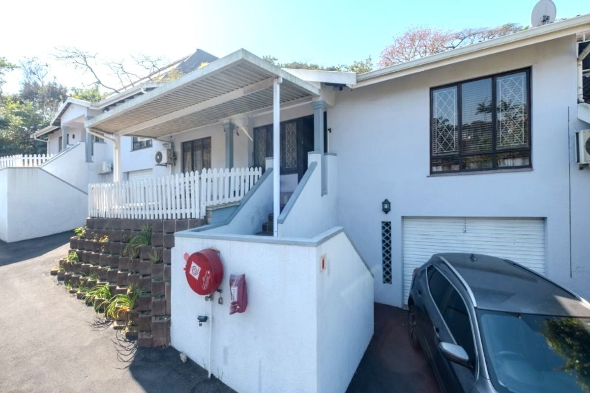 Modern & inviting townhouse in prime location - Photo 2