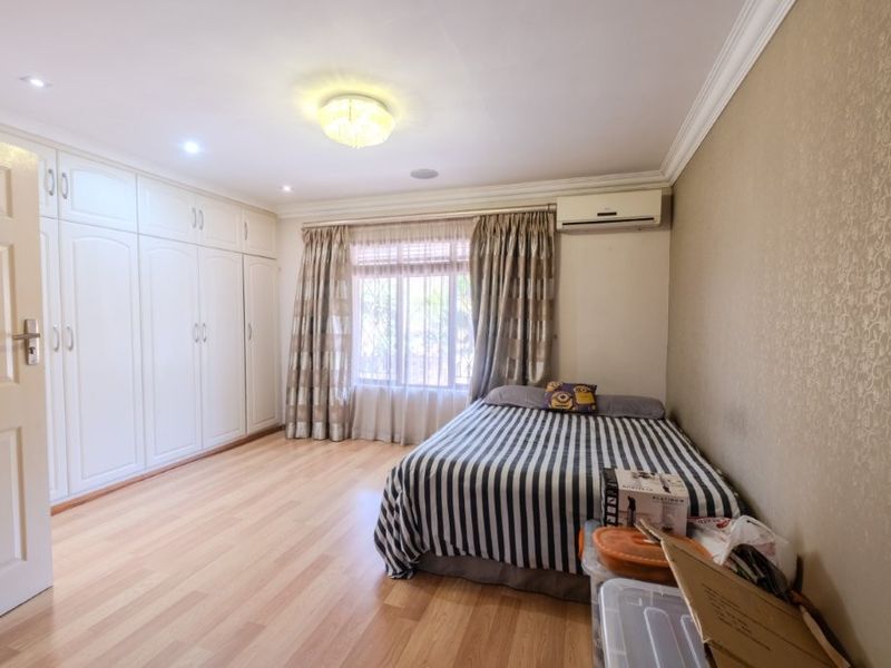 Modern & inviting townhouse in prime location - Photo 10