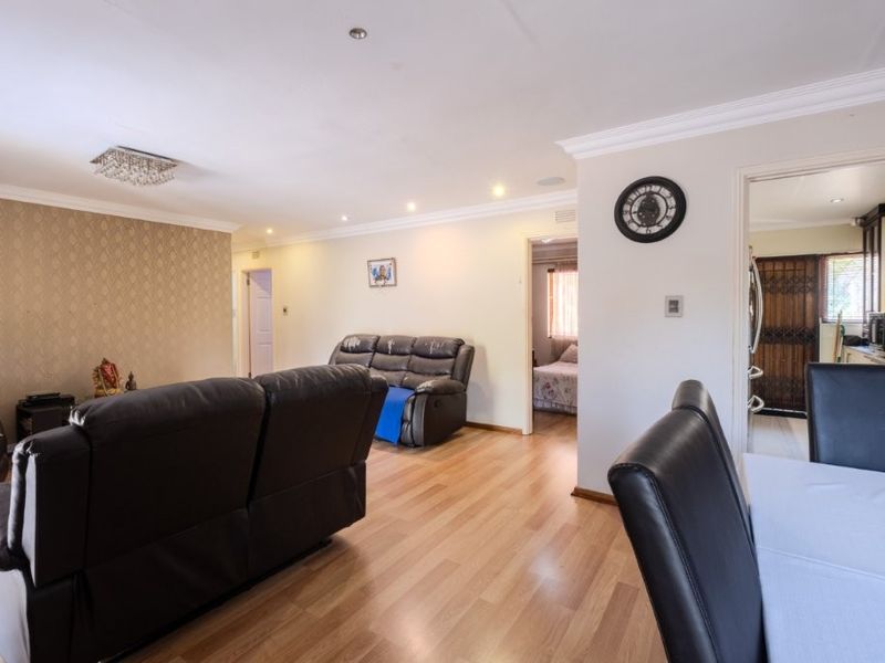 Modern & inviting townhouse in prime location - Photo 6