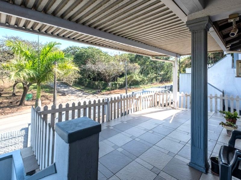 Modern & inviting townhouse in prime location - Photo 4