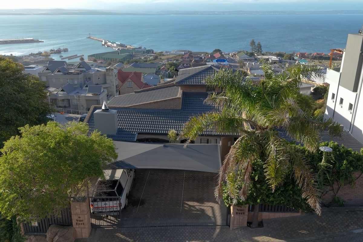 Luxury Multi-Apartment Home with Exceptional Holiday Rental Potential - Photo 2