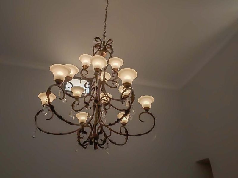 Luxury Multi-Apartment Home with Exceptional Holiday Rental Potential - Photo 6