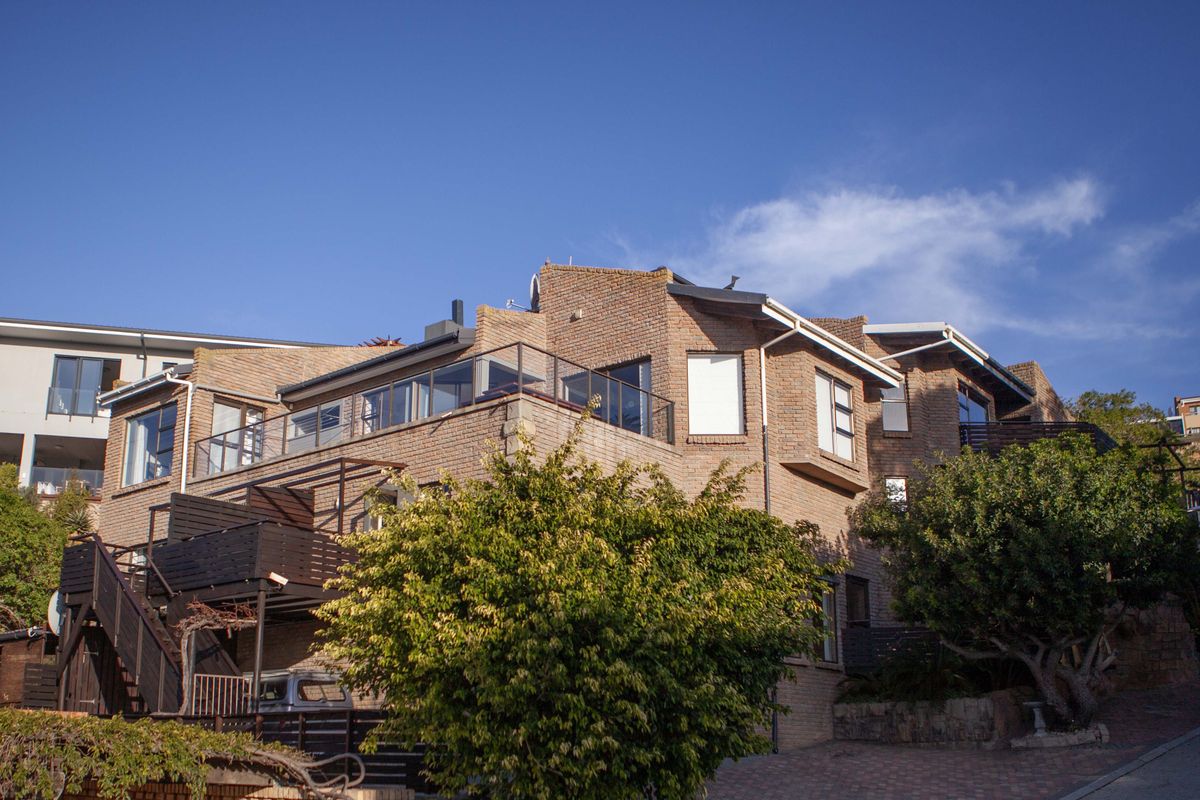 Luxury Multi-Apartment Home with Exceptional Holiday Rental Potential - Photo 4