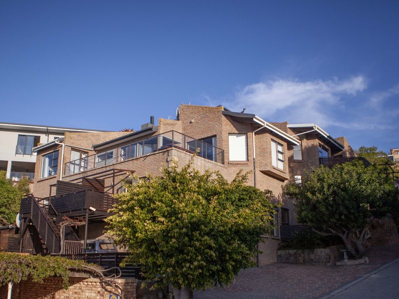 Luxury Multi-Apartment Home with Exceptional Holiday Rental Potential - Photo 4