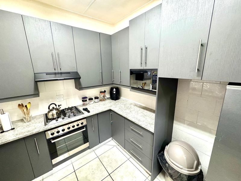 Modern Lock Up and Go Townhouse in Central Secunda, Ideal Location Near Schools - Photo 7