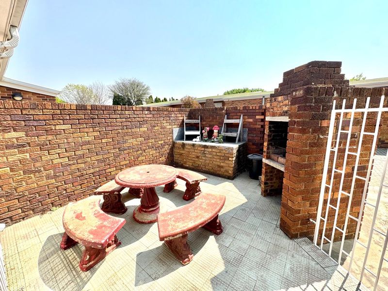 Modern Lock Up and Go Townhouse in Central Secunda, Ideal Location Near Schools - Photo 2