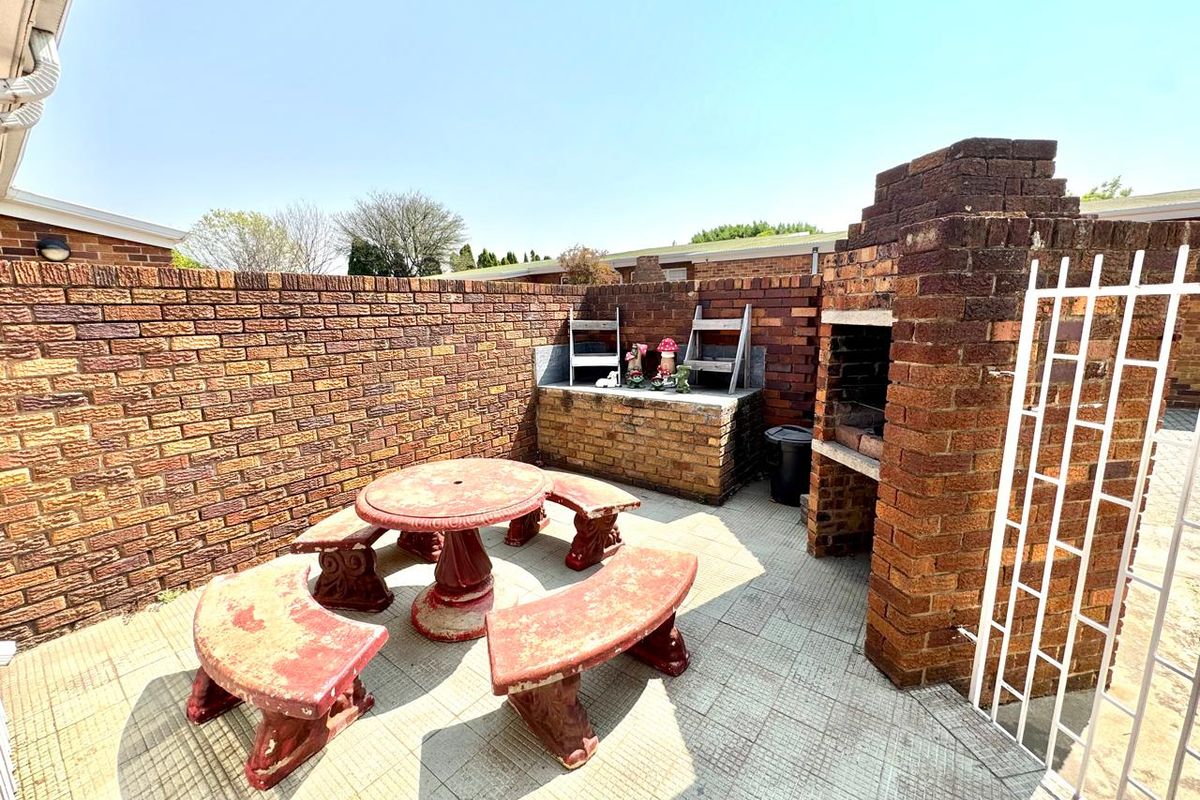 Modern Lock Up and Go Townhouse in Central Secunda, Ideal Location Near Schools - Photo 2