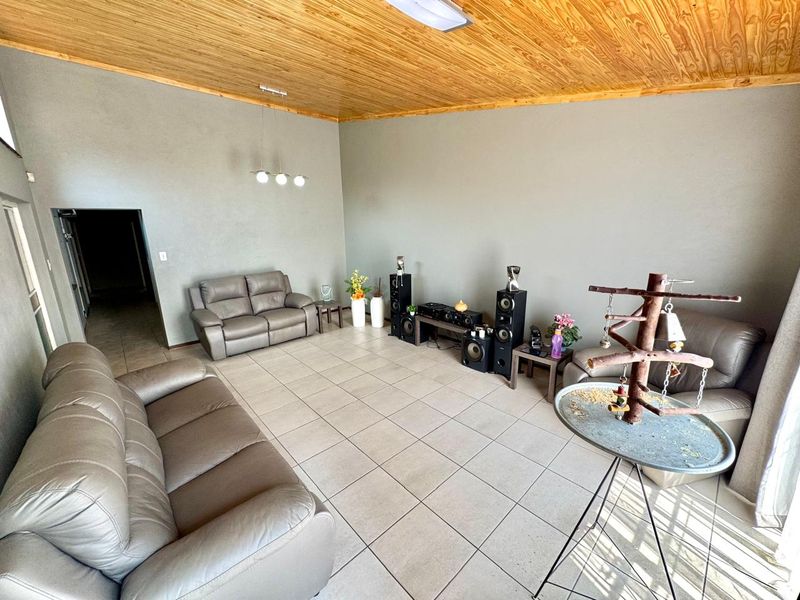 Modern Lock Up and Go Townhouse in Central Secunda, Ideal Location Near Schools - Photo 4