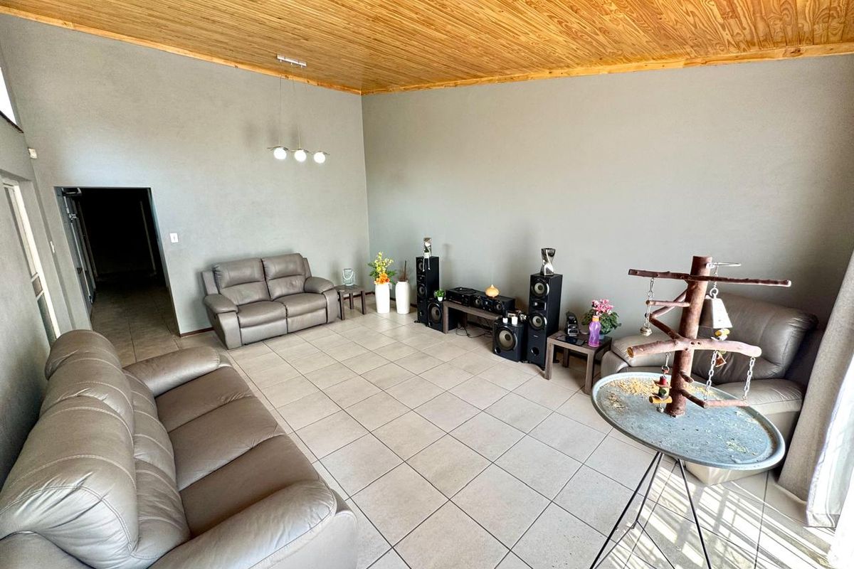 Modern Lock Up and Go Townhouse in Central Secunda, Ideal Location Near Schools - Photo 4