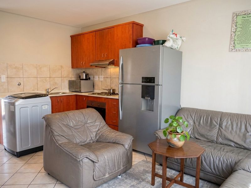 Apartment For Sale In Kraaifontein - Photo 2