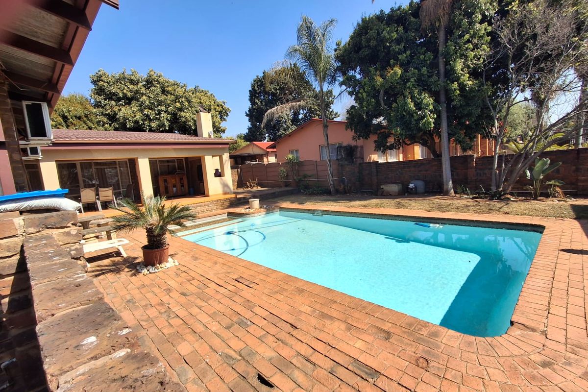 Tileba – Spacious 4-Bedroom Freehold Home with Flatlet - Photo 2