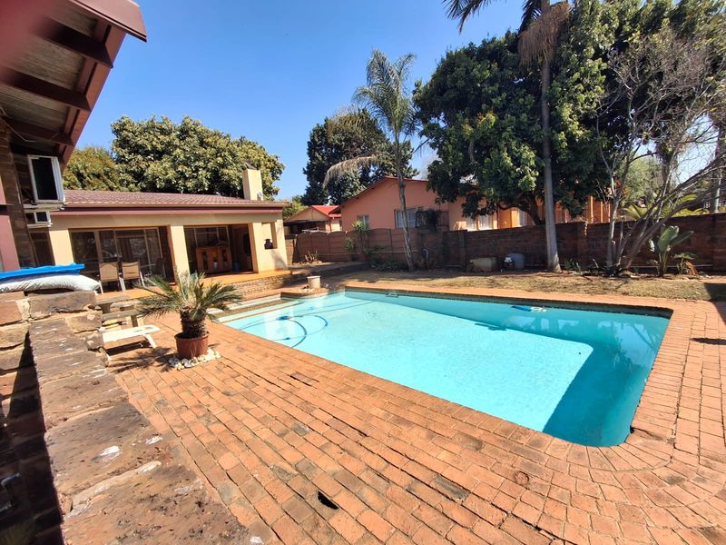 Tileba – Spacious 4-Bedroom Freehold Home with Flatlet - Photo 2