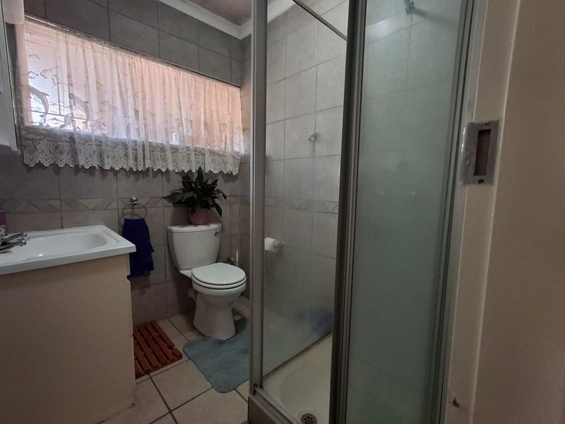 Tileba – Spacious 4-Bedroom Freehold Home with Flatlet - Photo 10