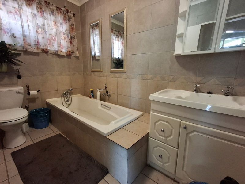 Tileba – Spacious 4-Bedroom Freehold Home with Flatlet - Photo 7