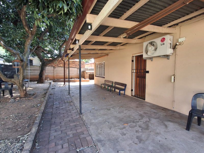 Tileba – Spacious 4-Bedroom Freehold Home with Flatlet - Photo 6