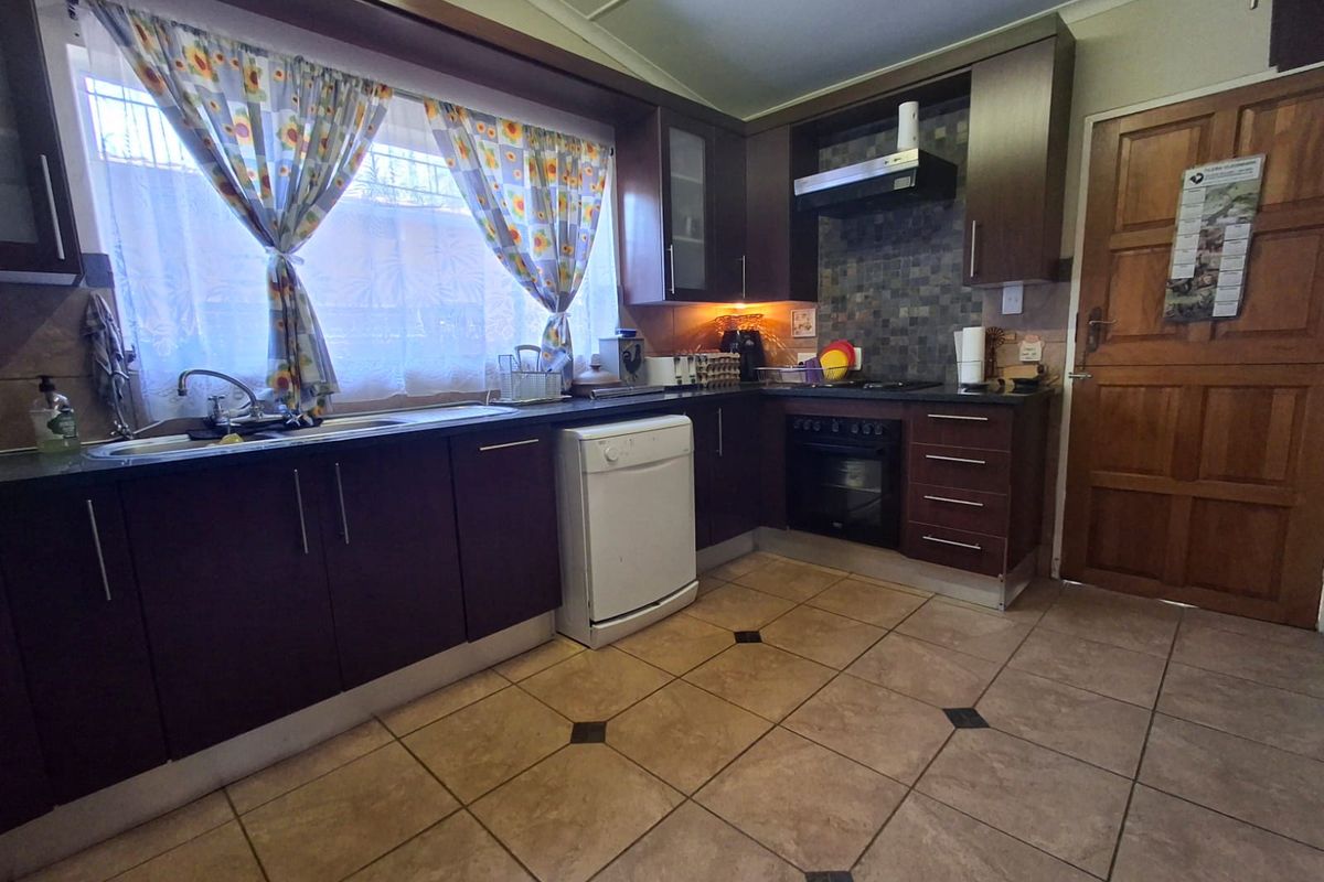 Tileba – Spacious 4-Bedroom Freehold Home with Flatlet - Photo 3