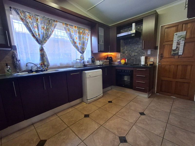 Tileba – Spacious 4-Bedroom Freehold Home with Flatlet - Photo 3