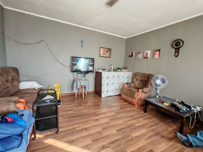 Spacious 3 Bedroom Family Home for Sale in Sasolburg Ext 10 - Photo 5