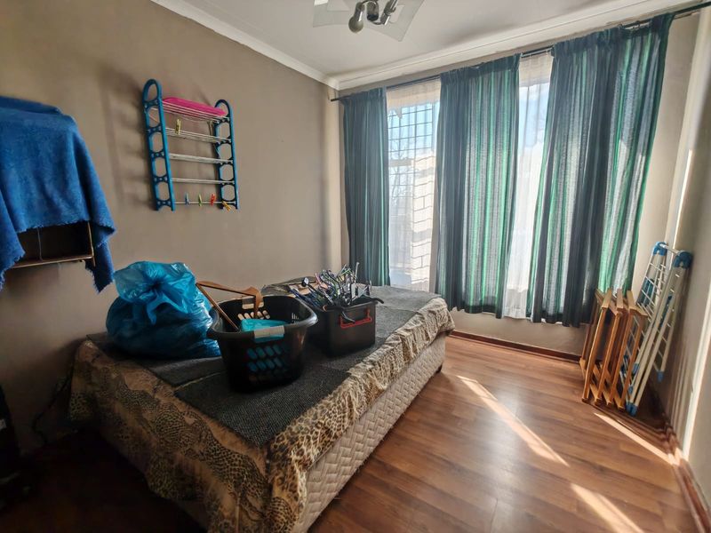 Spacious 3 Bedroom Family Home for Sale in Sasolburg Ext 10 - Photo 8