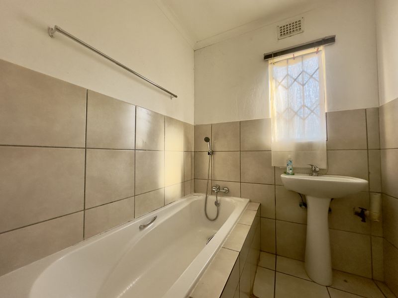 Family home - Photo 7