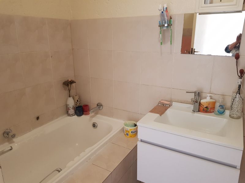 2 Bedroom Townhouse to rent in Mondeor - Photo 8