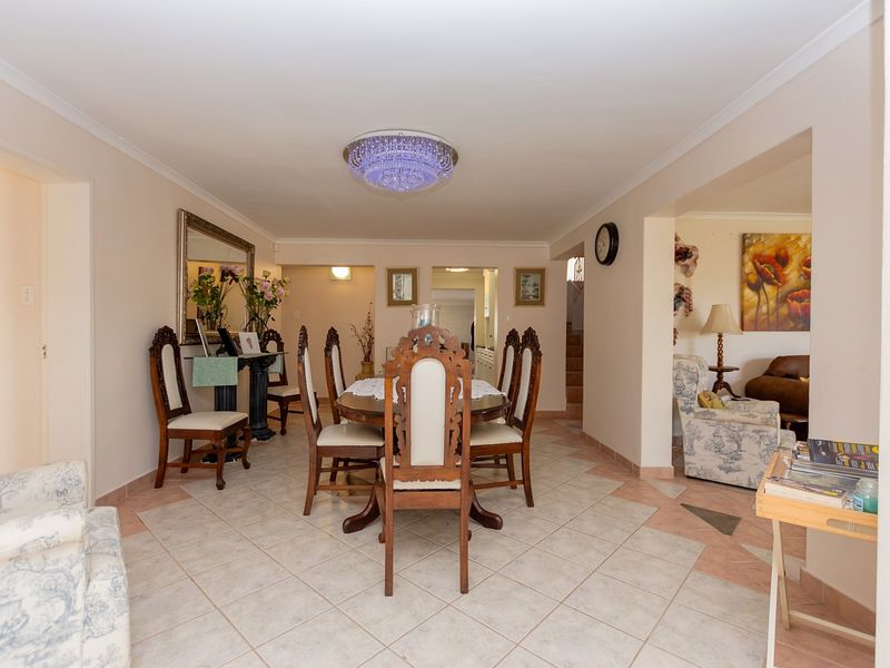 This modern home offers the perfect layout for permanent residence with the convenience of a lock-up - Photo 6