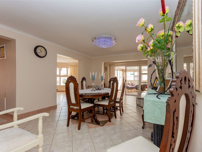 This modern home offers the perfect layout for permanent residence with the convenience of a lock-up - Photo 2